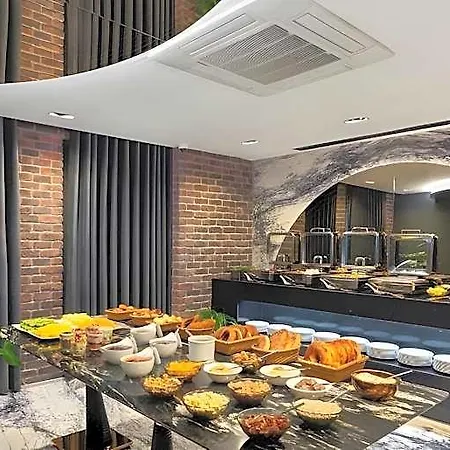 Hotell Nex & 4*