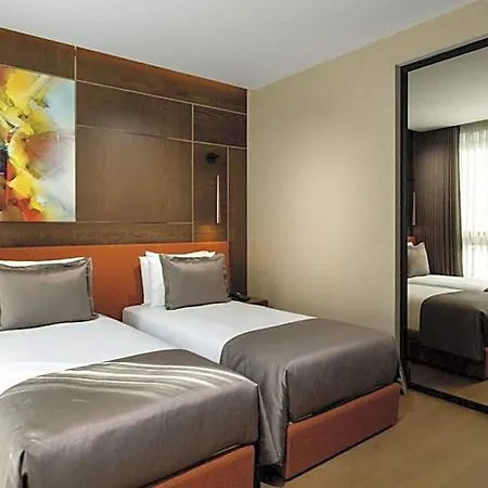 Nex & Hotell 4*